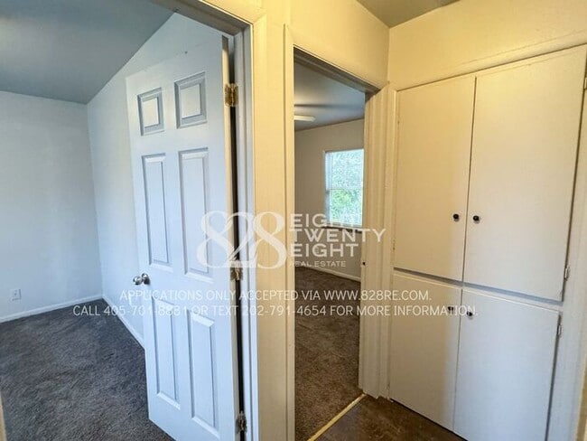 Building Photo - AVAILABLE NOW! Cute 2 Bed/1 Bath Single Fa...