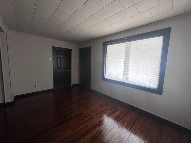 Building Photo - 209 Cook-