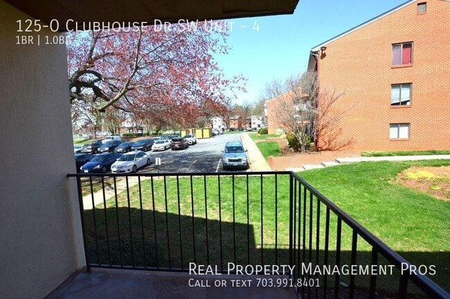 Building Photo - 125 Clubhouse Dr SW