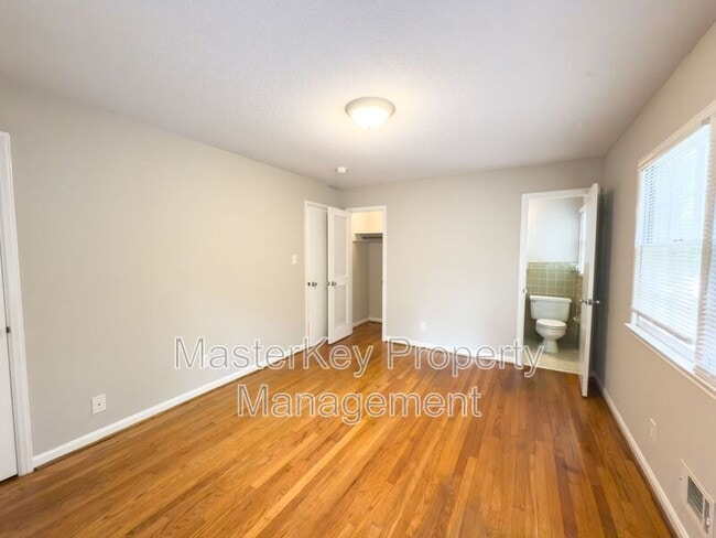 Building Photo - 544 Ellynn Dr
