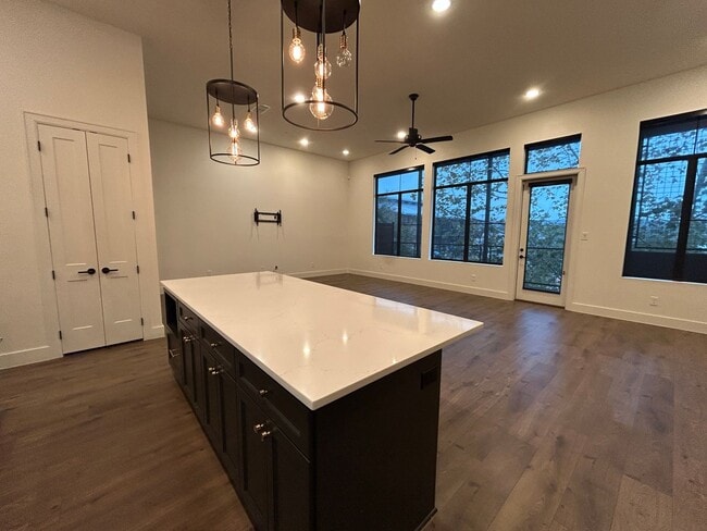 Building Photo - Town Creek CONDO! Large Balcony / Fridge, Washer, Dryer Included / Garage / NBISD