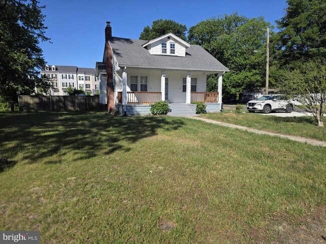 Building Photo - 5815 Robin Ln