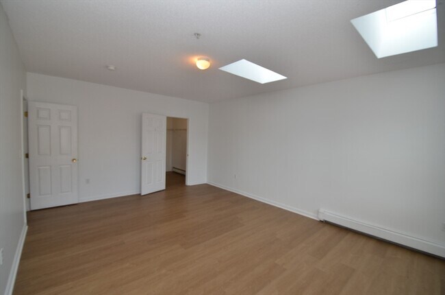 Building Photo - 99 W Wyoming Ave