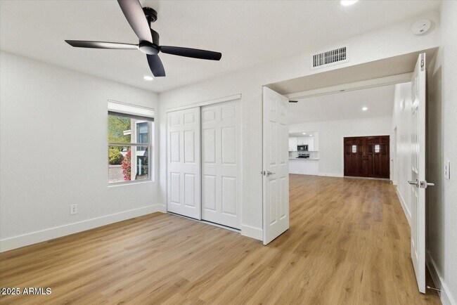 Building Photo - 26034 S Glenburn Dr