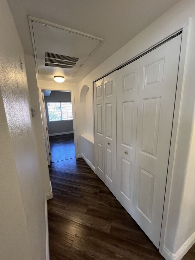 Building Photo - UPGRADED 2BEDROOM, 2BATHROOM HOME