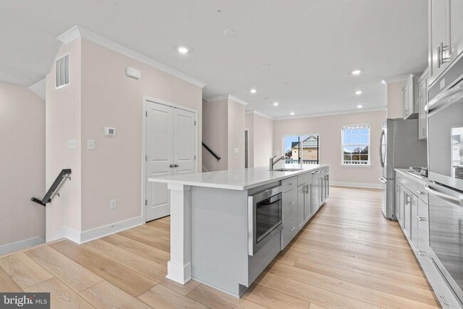 Building Photo - 502 Downswing Rd