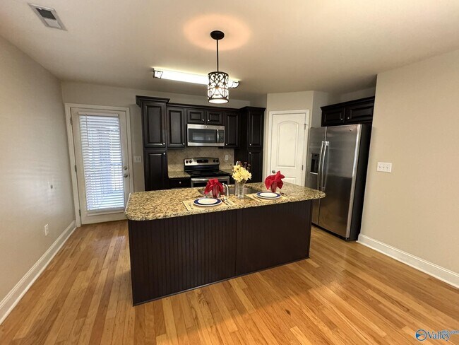 Building Photo - 24707 Rolling Vista Dr