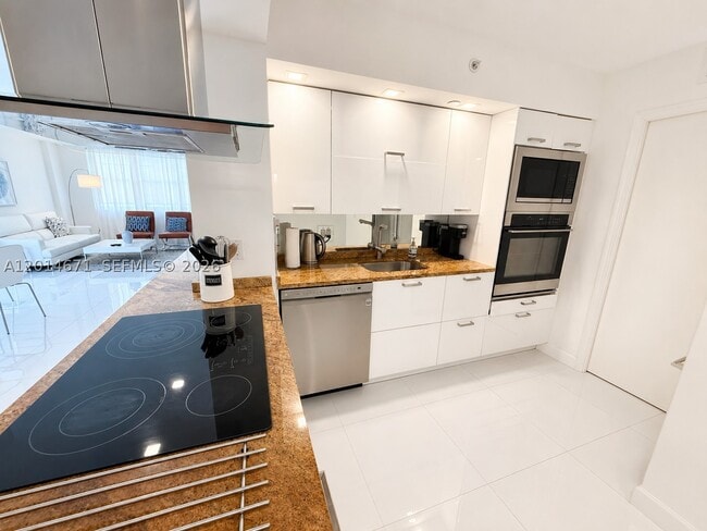 Building Photo - 6917 Collins Ave