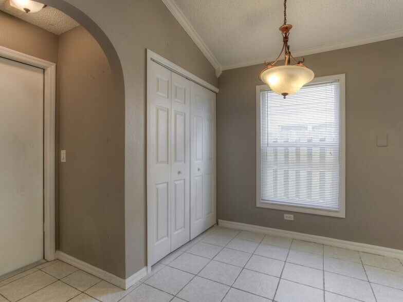 Building Photo - 12934 Lake Vista Dr