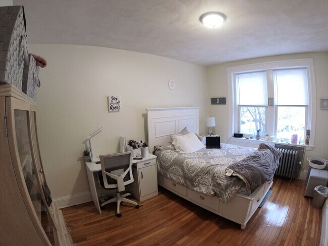 Building Photo - 241 Freeman St #4D Brookline MA 02446