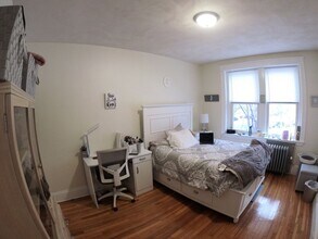 Building Photo - Charming 4 Bedroom -No Broker Fee