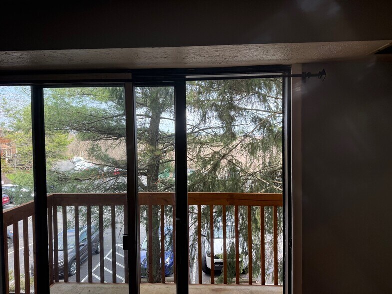 Building Photo - 27512 Evergreen Run