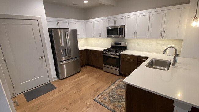 Building Photo - Beautiful Townhome for Rent