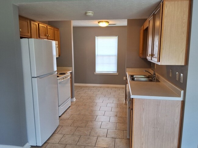 Building Photo - 179 Pointers Ct