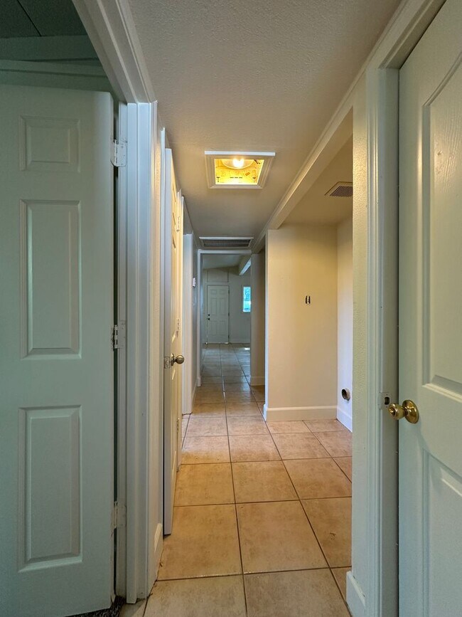 Building Photo - Coming Soon! West Sac Three Bedroom Home