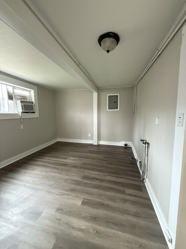 Building Photo - 1317 11th St N