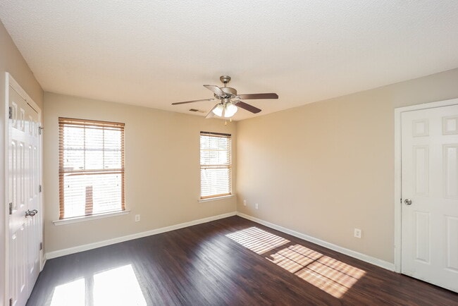 Building Photo - 316 Lauren Dr