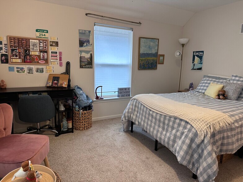 Building Photo - 808 Greene St