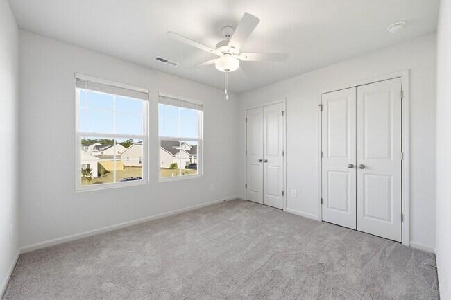 Building Photo - 305 Ruby Baird Dr