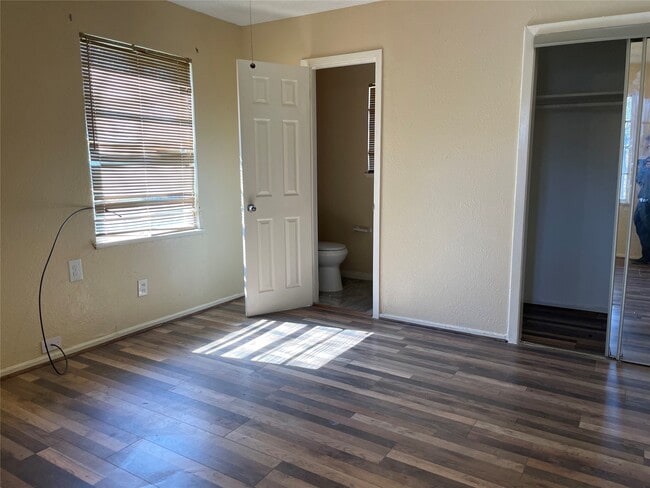 Building Photo - 5842 Flamingo Dr