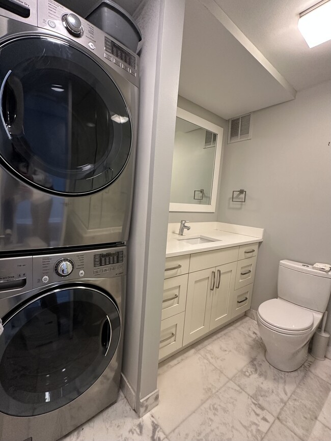 Building Photo - 505 N Lake Shore Dr