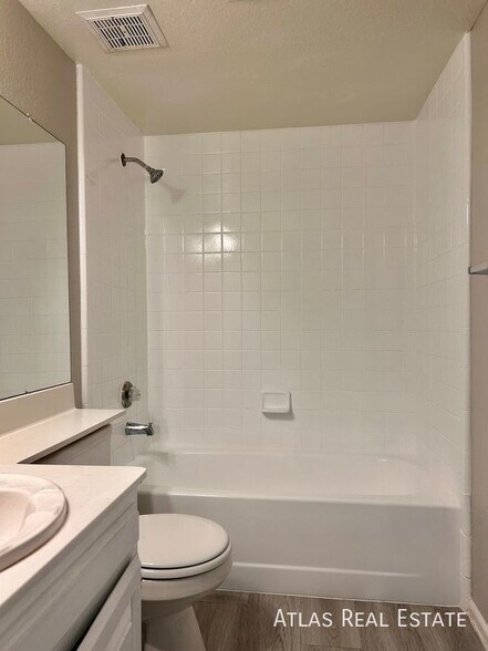 Building Photo - 15402 N 28th St