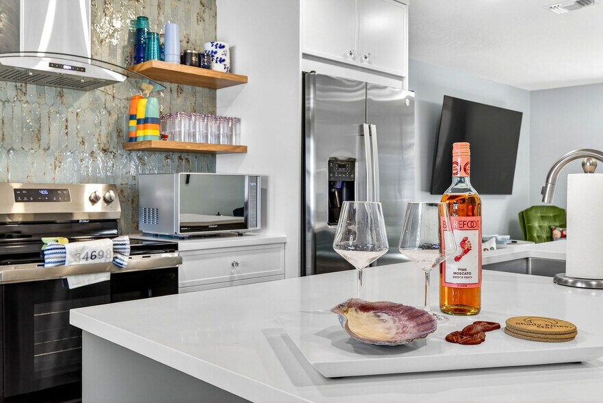 Building Photo - 1412 Gladys Cir