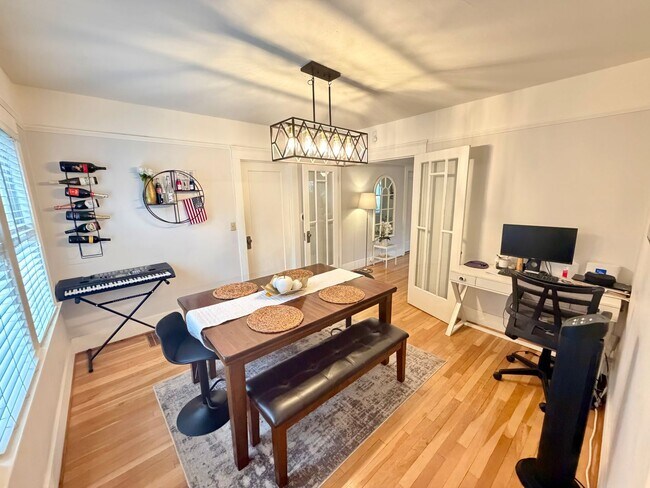 Building Photo - 2 Bed 1 Bath on a quiet street.