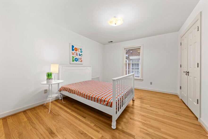 Building Photo - 325 Raleigh Ave