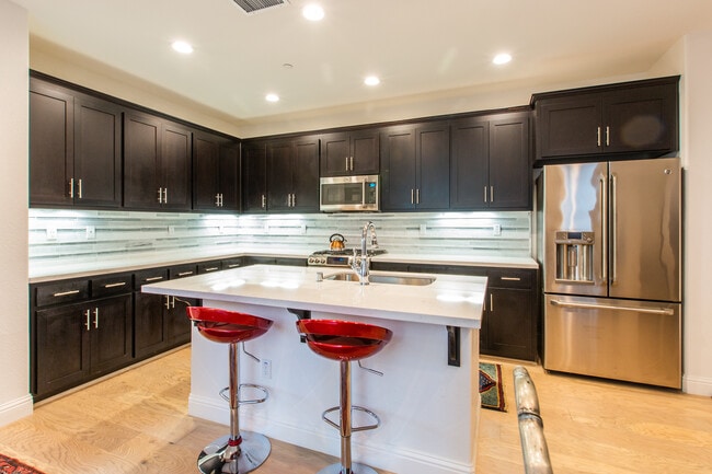 Building Photo - 1110 Healdsburg Ave