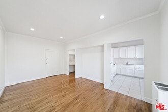 Building Photo - 1267 Vin Scully Ave