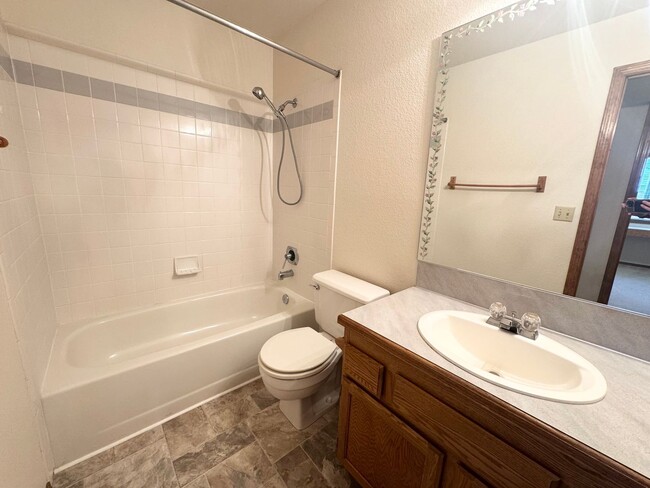 Building Photo - Now leasing in West Boise! This single-lev...