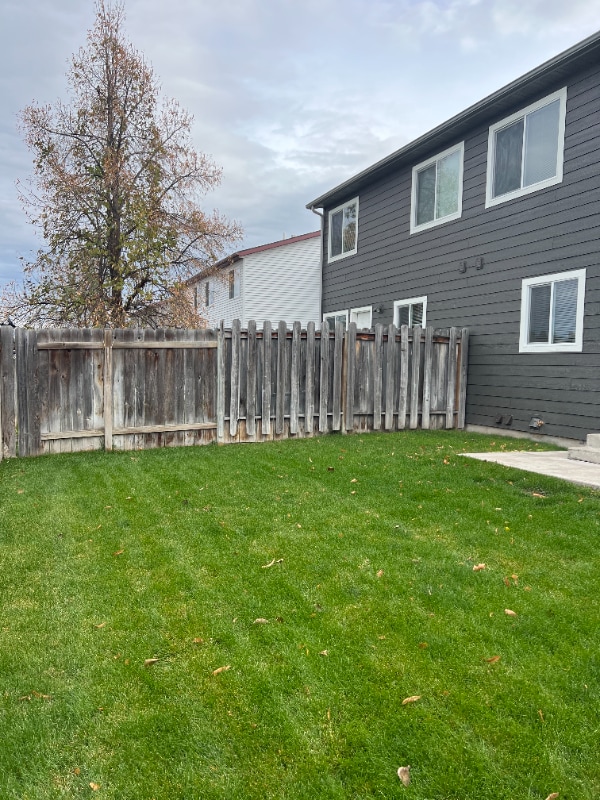 Building Photo - 1983 Greatview Dr