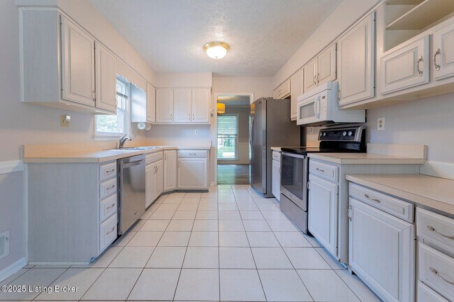 Building Photo - 2901 Creekside Dr