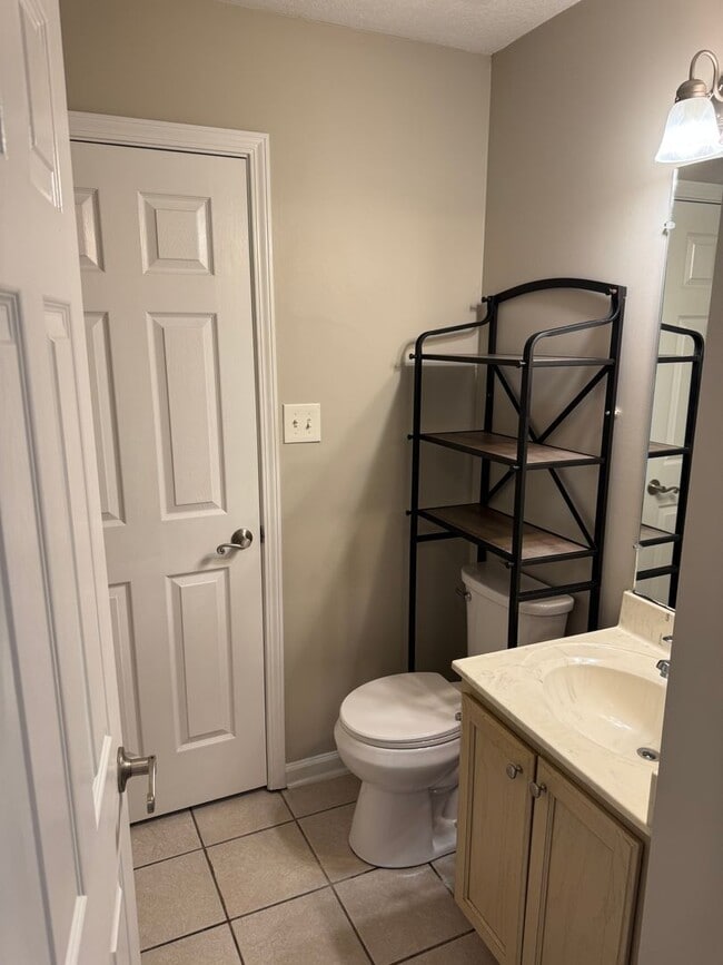 Building Photo - Great 3 bedroom 2.5 bath home!