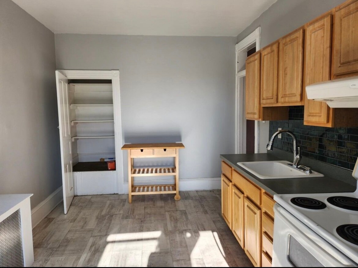 Building Photo - 163 Sumac St