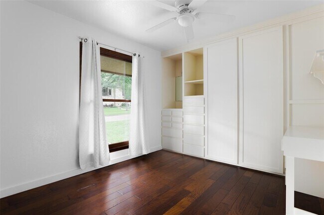Building Photo - 402 Bulian Ln