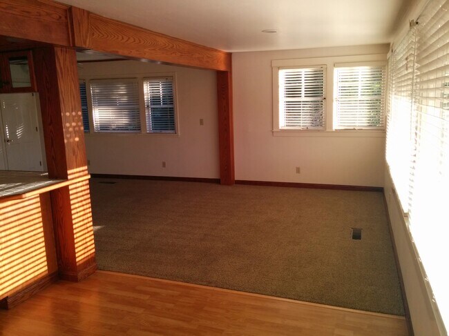 Building Photo - 1221 Escobar St