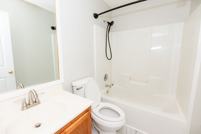 Building Photo - Charming 3Bed/2Bath house with 1 car garage in Greensboro