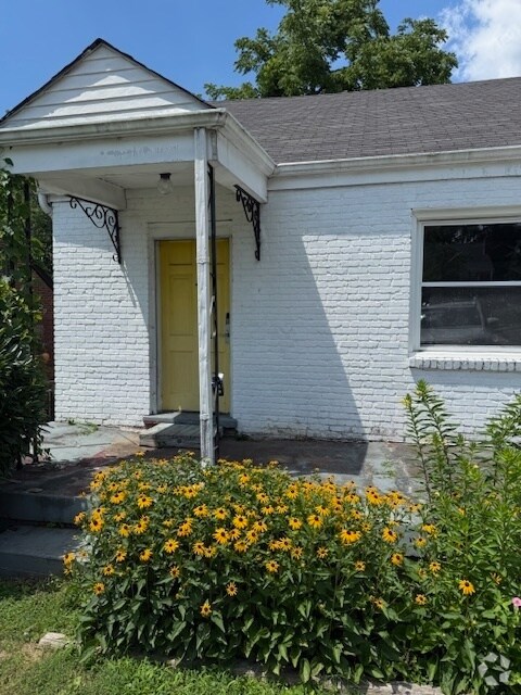 Building Photo - 2BR/1BA duplex in Inglewood with real wood...