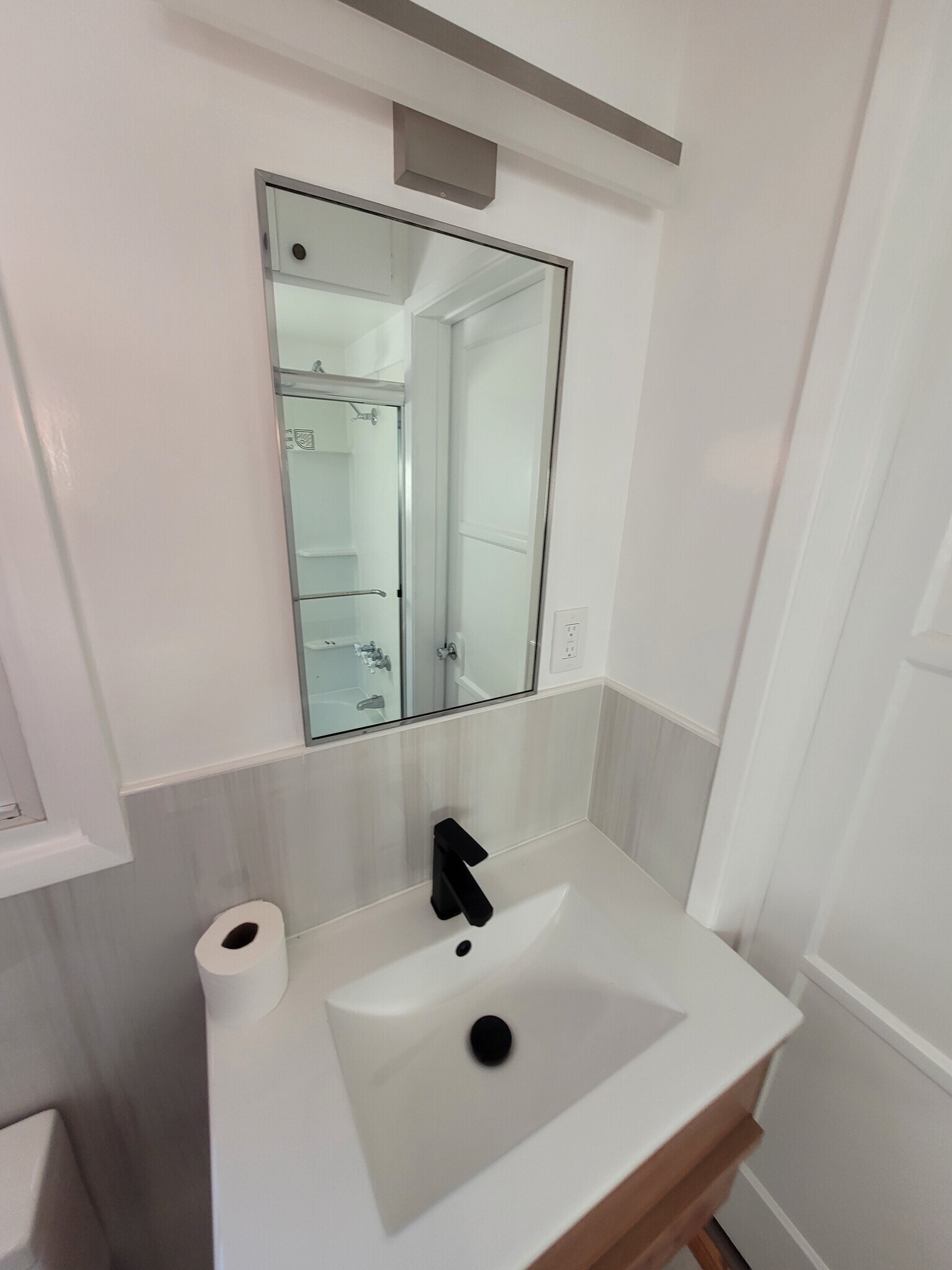 Building Photo - 10528 Ayres Ave