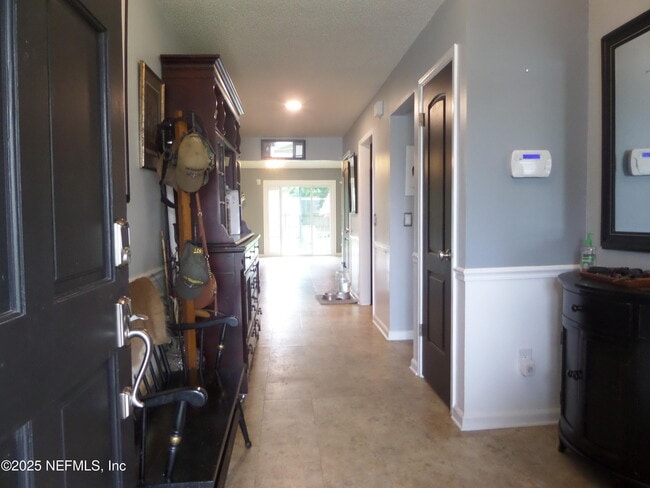 Building Photo - 386 Hickory Hollow Dr