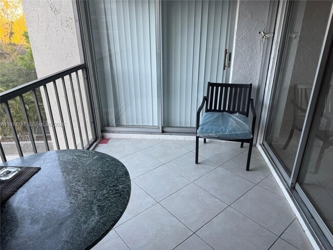 Building Photo - 3920 Inverrary Blvd