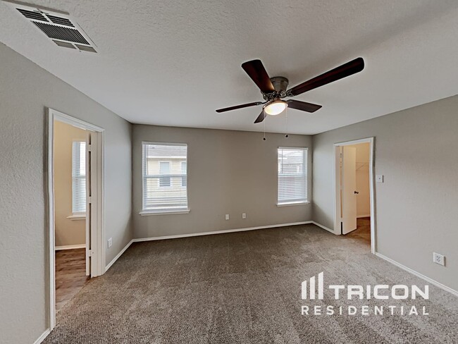 Building Photo - 1720 Vineridge Ln