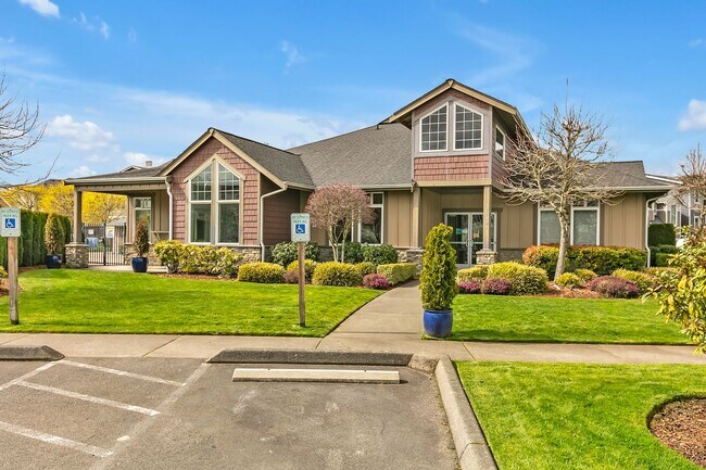 Building Photo - Perfectly Placed Condo In the Heart of Puyallup