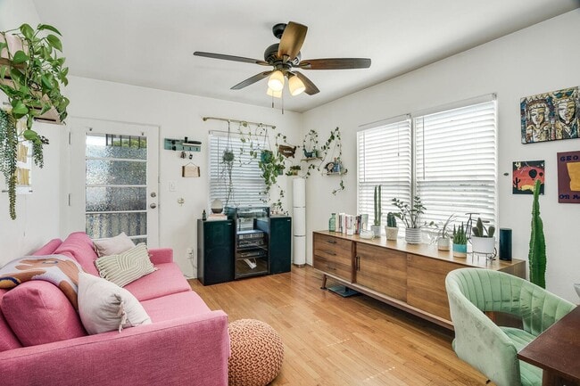 Building Photo - $250 OFF First Month's Rent! Upstairs One ...