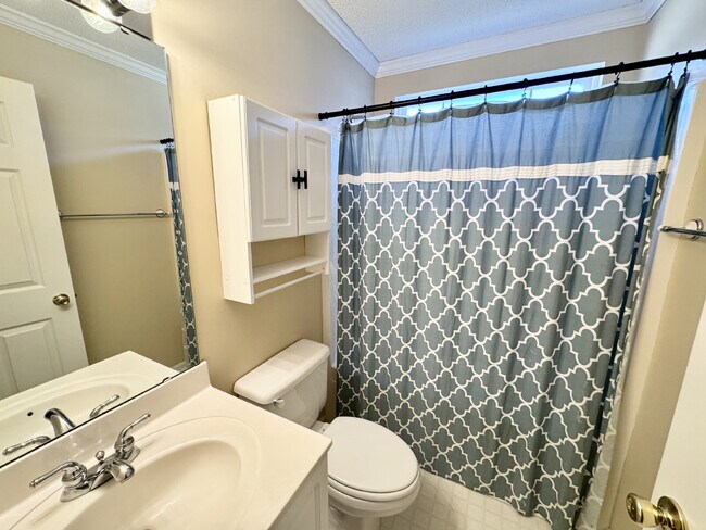 Building Photo - The perfect 3 bed, 2 bath home located in Easley