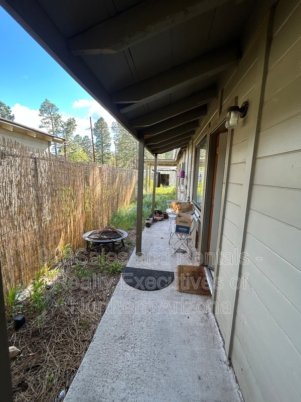 Building Photo - 13 S Trail of the Wds