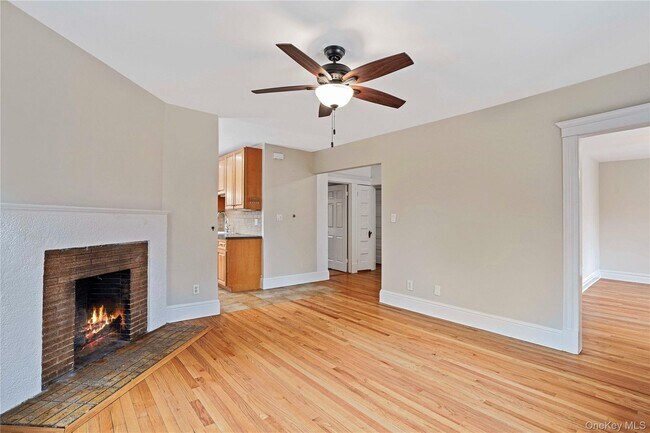 Building Photo - 206 New Broadway