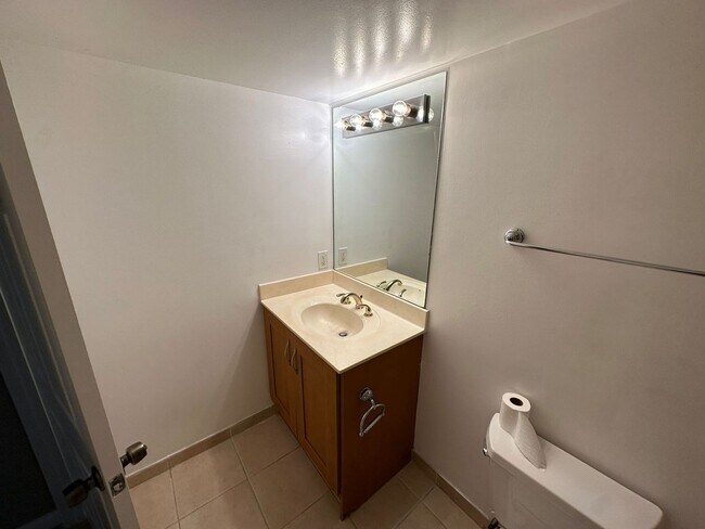 Building Photo - Bocar #103